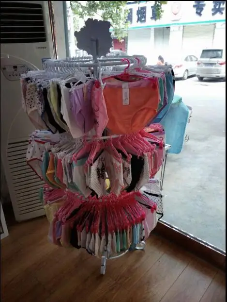 

The garment shows a round multi-layer rotation