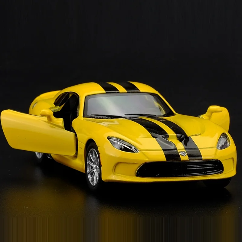 Высокая имитация изысканных литых и игрушечных автомобилей: KiNSMART автомобильный Стайлинг Dodge 2013 SRT Viper GTS Supercar 1:36 литая модель из сплава - Цвет: Цвет: желтый