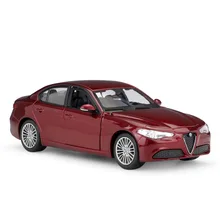 1:24 Bburago Alfa Romeo Giulia литой модельный автомобиль