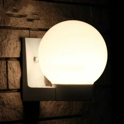 Goedkoop Ronde bal wandlamp waterdicht tuin licht binnenplaats hek lamp ronde bal balkon lampen inbegrepen 220 v led lamp