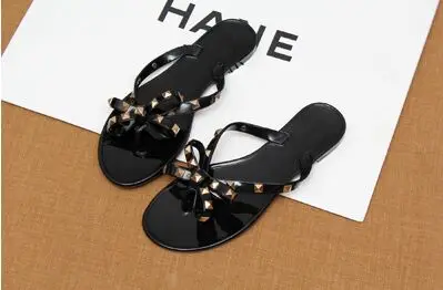 

2018 fashion women sandals flat jelly shoes bow V flip flops stud beach shoes summer rivets slippers Thong sandals nude