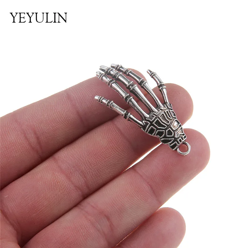 

10pcs Trendy Punk Style Ghost Hand Claws Pendant Charms For Woman Man Halloween Anime Necklaces & Pendant Jewelry