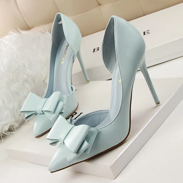 Wertzk/ г.; модные изящные туфли на высоком каблуке с милым бантом; женские туфли-лодочки с острым носком и вырезами сбоку; L087 - Цвет: Небесно-голубой