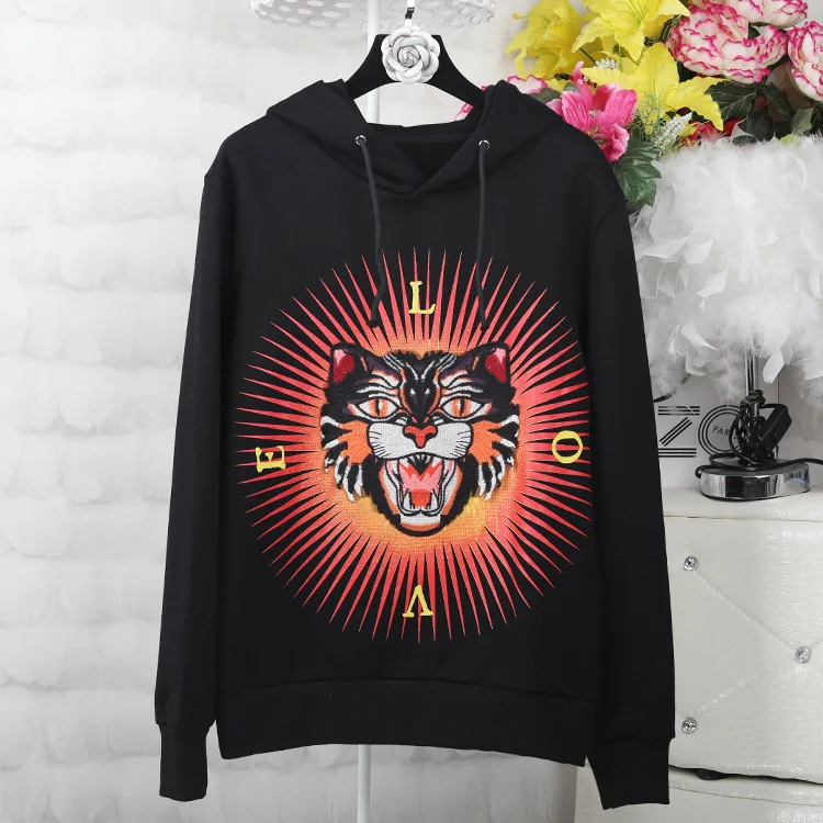 

Women's new model of animal design in three - dimensional embroidery with a printed hoodie.
