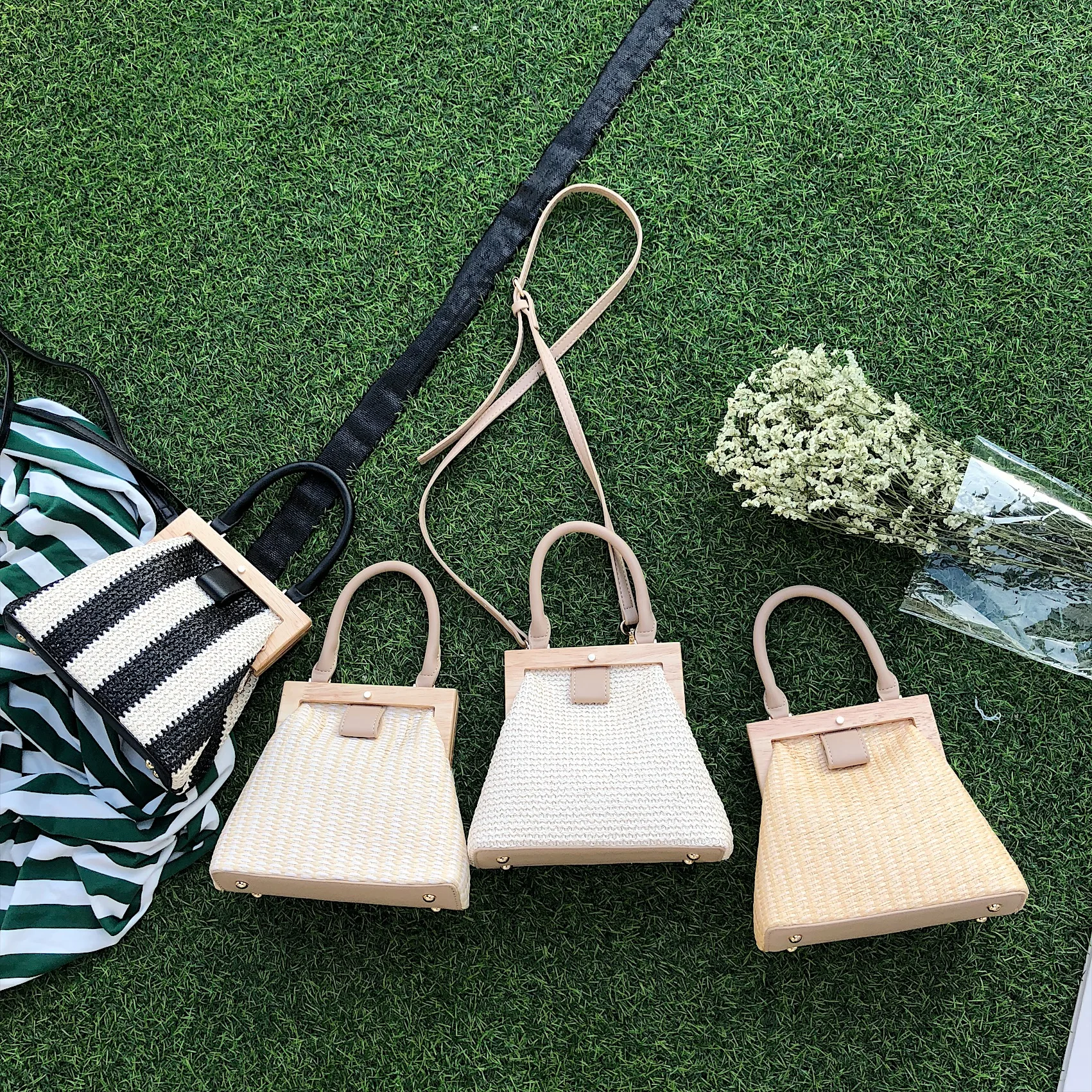 

Vintage Weaving Straw Totes Women Shoulder Bags Ladies Wooden Handle Hand Bags Women Bohemian Summer Straw Beach Messenger Ba