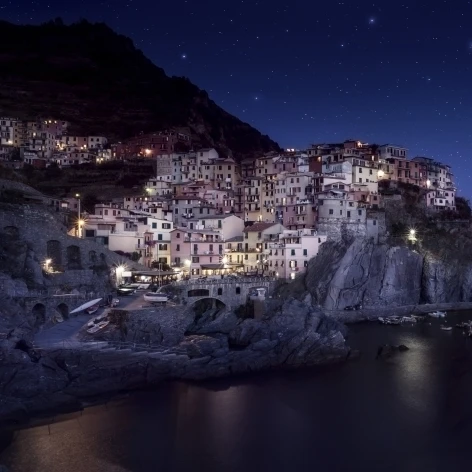 View of Manarola on a starry night  La Spezia  Liguria  Northern Italy Poster Print (20 x 9)