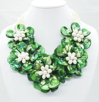 

NO-236# Charm Vintage lady ! Shell/pearl flower necklace