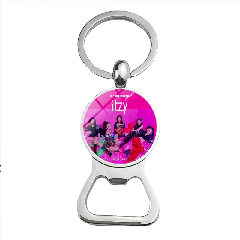 

Creative Korean Girl Group ITZY Bottle Opener Keychain Men Silver Glass Cabochon Key Chain Fashion Jewelry Accessoires