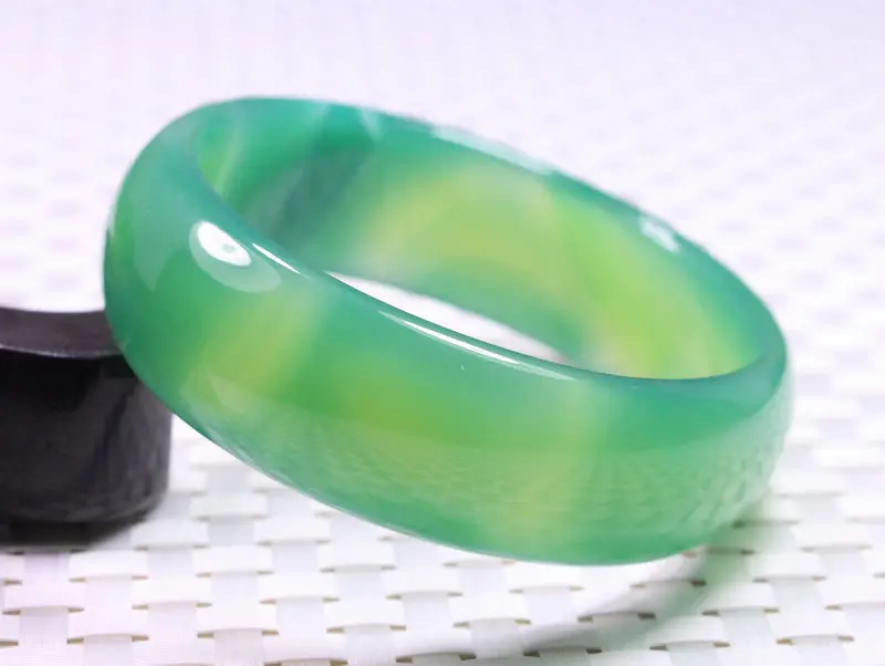 

67MM VERY FINE RARE NATURAL GREEN WHITE JADEITE JADE BRACELET BANGLE #B401 a 5.19