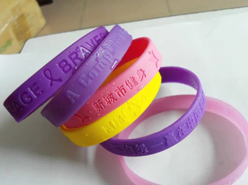 

100pcs/lot custom rubber bracelet silicone EG-WBE001 embossed text hand bands personalized logo armbands for events embossment