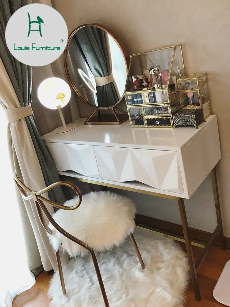 

Louis Fashion Taipei European Ins Modern Simplified Stainless Steel Mesh Small Red Bedroom Mini White Paint