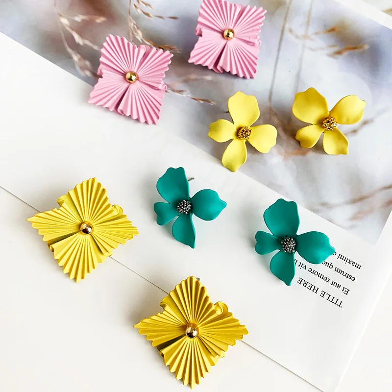 

Korean Style Cute Yellow Flower Stud Earrings For Women Fashion Sweet crystal pin Earrings Femme Brinco Wholesale Jewelry