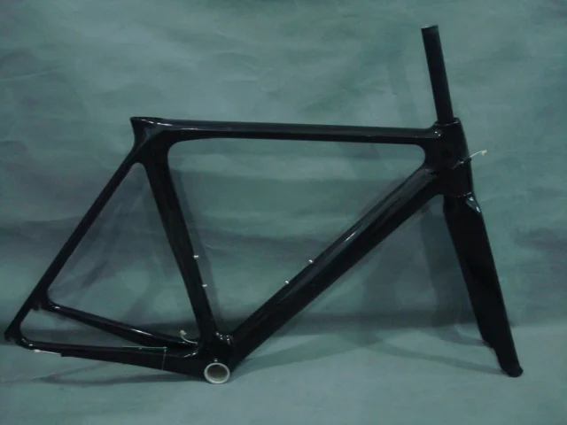 Excellent OEM Acceptable Hot Sale Carbon Frame Road Bicycle Made in Taiwan Factory Coming with Fork, Seatpost, Clamp and Headset 5