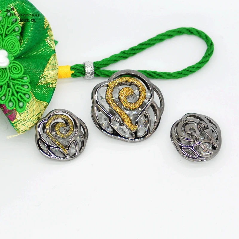 

Free shipping New DIY craft Rhinestones metal buttons for clothing Fur coats, jacket, Sweater.scrapbook accessories