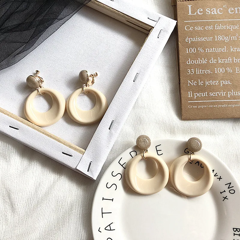 

Free Shipping Ivory Round Resin Pretty Sweet Earring For Women