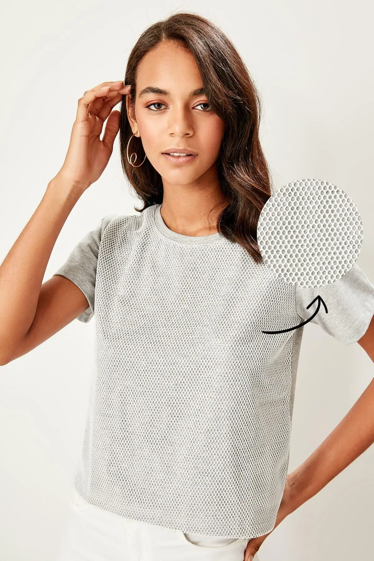 

Trendyol Gray Front Fishnet Detaylı Basic Knitted T-Shirts TWOSS19OS0126