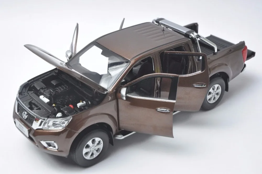 1:18 литья под давлением модель для Nissan Navara NP300 коричневый Пикап сплав игрушка автомобиль миниатюрная коллекция подарки грузовик