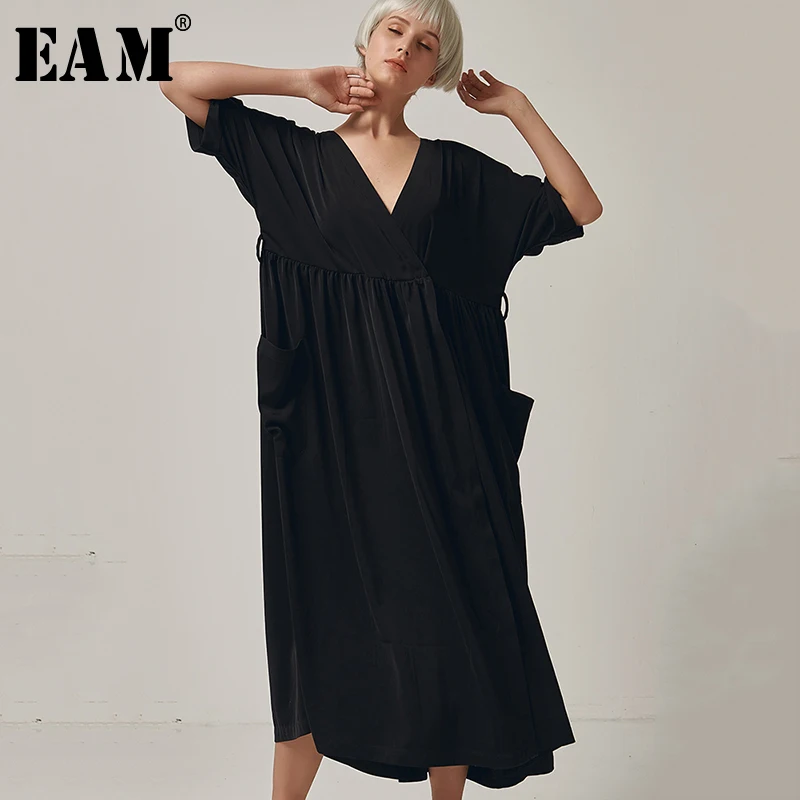 

[EAM] 2019 New Spring Summer V-Neck Short Sleeve Black Loose Pocket Long Brief Temperament Dress Women Fashion Tide JW204