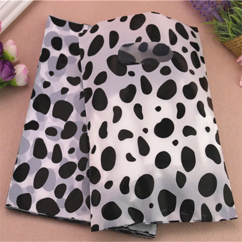 New Style Wholesale 100pcs/lot 15*20cm Milk Cow Design Packaging Gift Bags With Handles Plastic Shopping Bags