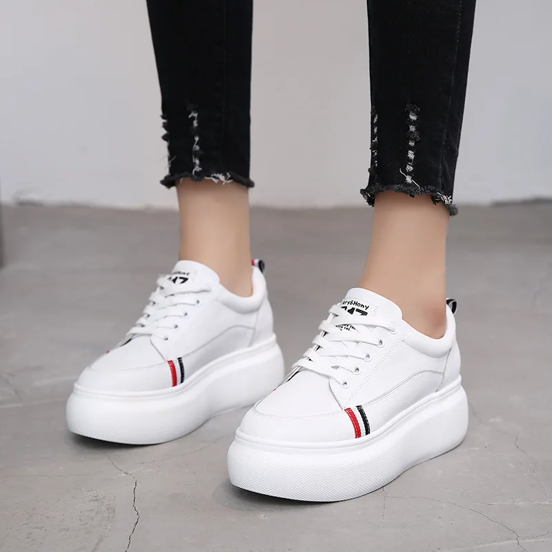 

2018 autumn new fashion simple thick sole casual shoes female Korean version of the trend comfortable leather flat shoes.