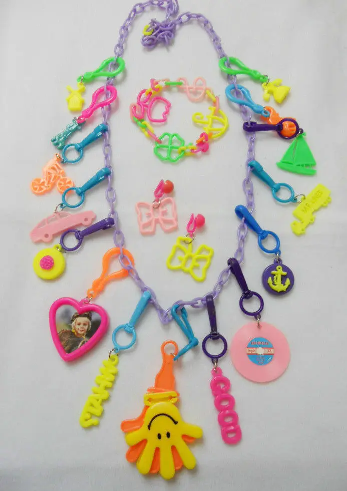 

VINTAGE Plastic Charms Necklace 15 Charm Party Pinata Chips-B Retro Fashion Jewellery Chain Birthday Party Favor Gift Novelty