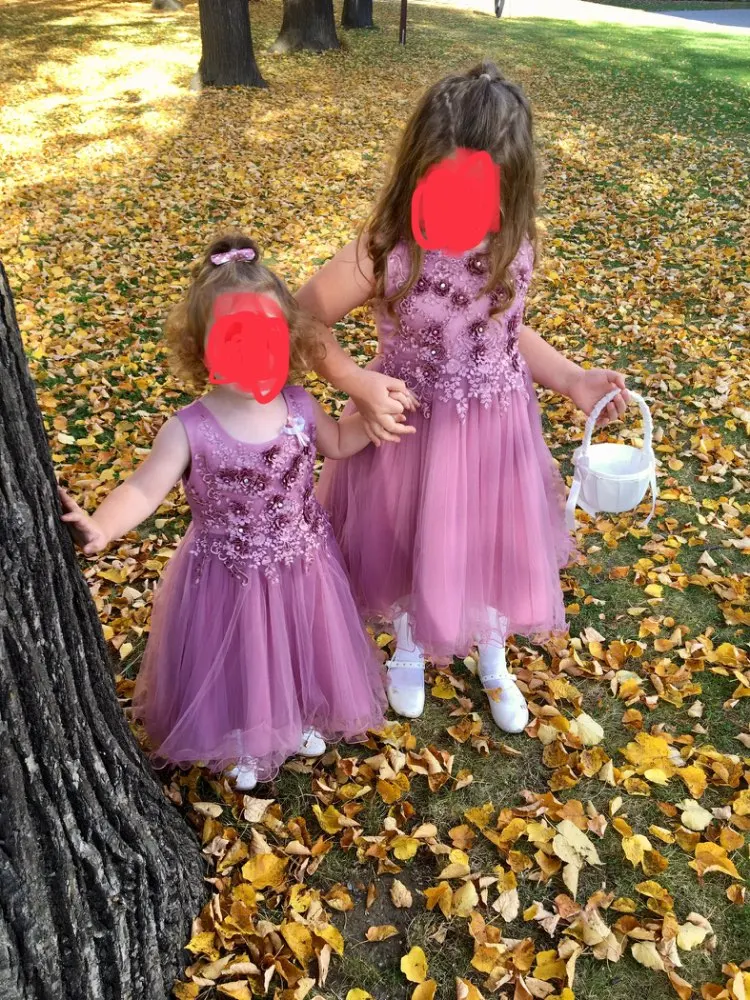 Пестрые Платья с цветочным узором для девочек; платья для свадебной вечеринки для детей; торжественное бальное платье с жемчужинами; коллекция года; Вечерние наряды для малышей; платья из тюля для девочек