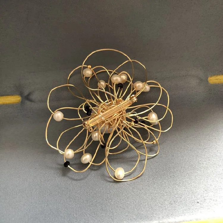 round pearl brooch (6)