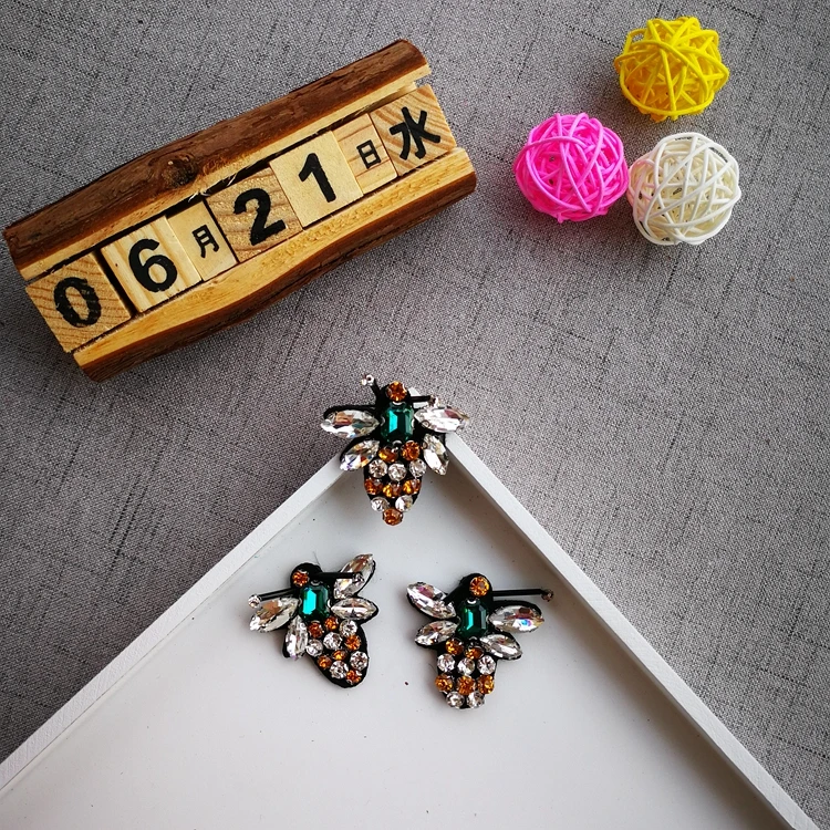 Colorful Bee Strass In Rilievo Patch Sew On Ricamo Patch Applique Toppe Patch Per L'Abbigliamento Parches Para La Ropa