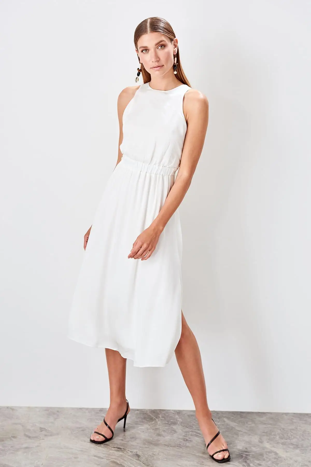 

Trendyol White Back Detail Dress TWOSS19EL0169