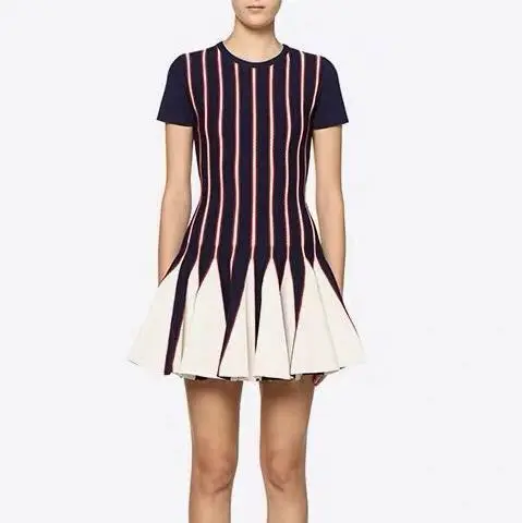 

2019 fall and winter new hollow out Colour-striking Vertical Stripe Jacquard trumpet Dress