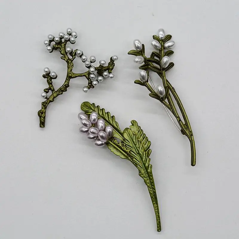

2018 flowers decorated with green plum blossoms