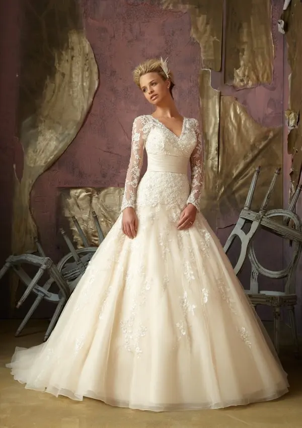 

A-282 Fashion V-neckline Long Sleeve Lace Formal Wedding Dress Designer