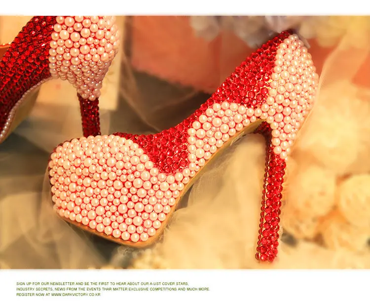 Винно-красные женские свадебные туфли с кристаллами; модельные туфли для невесты с белым жемчугом; женские свадебные туфли на платформе; туфли на высоком каблуке со стразами