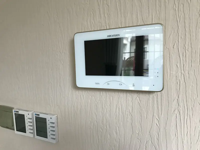 XHJYVISION DS KH8301 WT Крытый сенсорный видеоэкран 7 дюймов монитор 1024X600 0.3MP камера слот