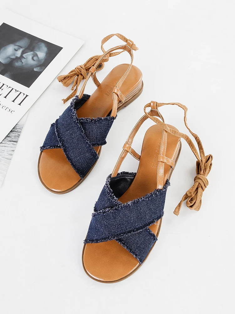 

2019 New sandals, new casual straps, flat-soled female student sandals