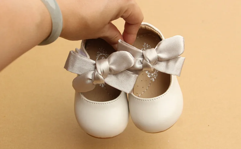 Carrinho de Bebê Recém-nascido da Menina da Criança Sapatos de Bebê Estilo Chinês Arco-nó Sapatos Berço Macio Sole Prewalker Anti-deslizamento 19 Sole Prewalker Anti-deslizamento Sapatos de Bebê