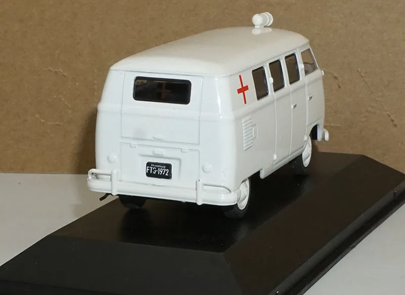 1/43 Сплав Классический бразильский KOMBI модель автобуса скорой помощи игрушечные машинки Литье металла коллекция бразильский фургон игрушки автомобиль