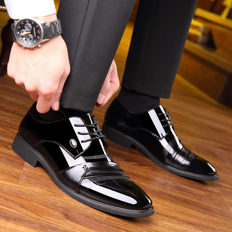 Новинка г. Весна на шнуровке с острым носком Мужские модельные туфли дышащие для формальных и деловых встреч и торжеств обувь черный достойный костюм офисная обувь