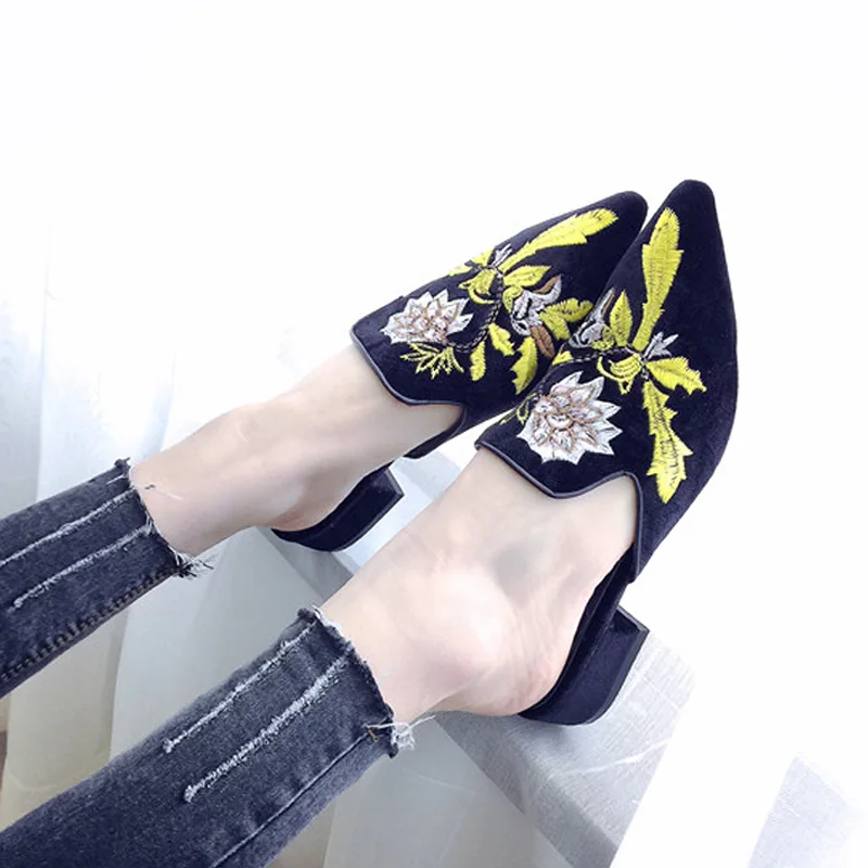 

2018 3d Embroidery Women Slippers Flower Decoration Velvet Mules Shoes Woman Slides Flats On Sandals Ladies Half Slippers Shoes