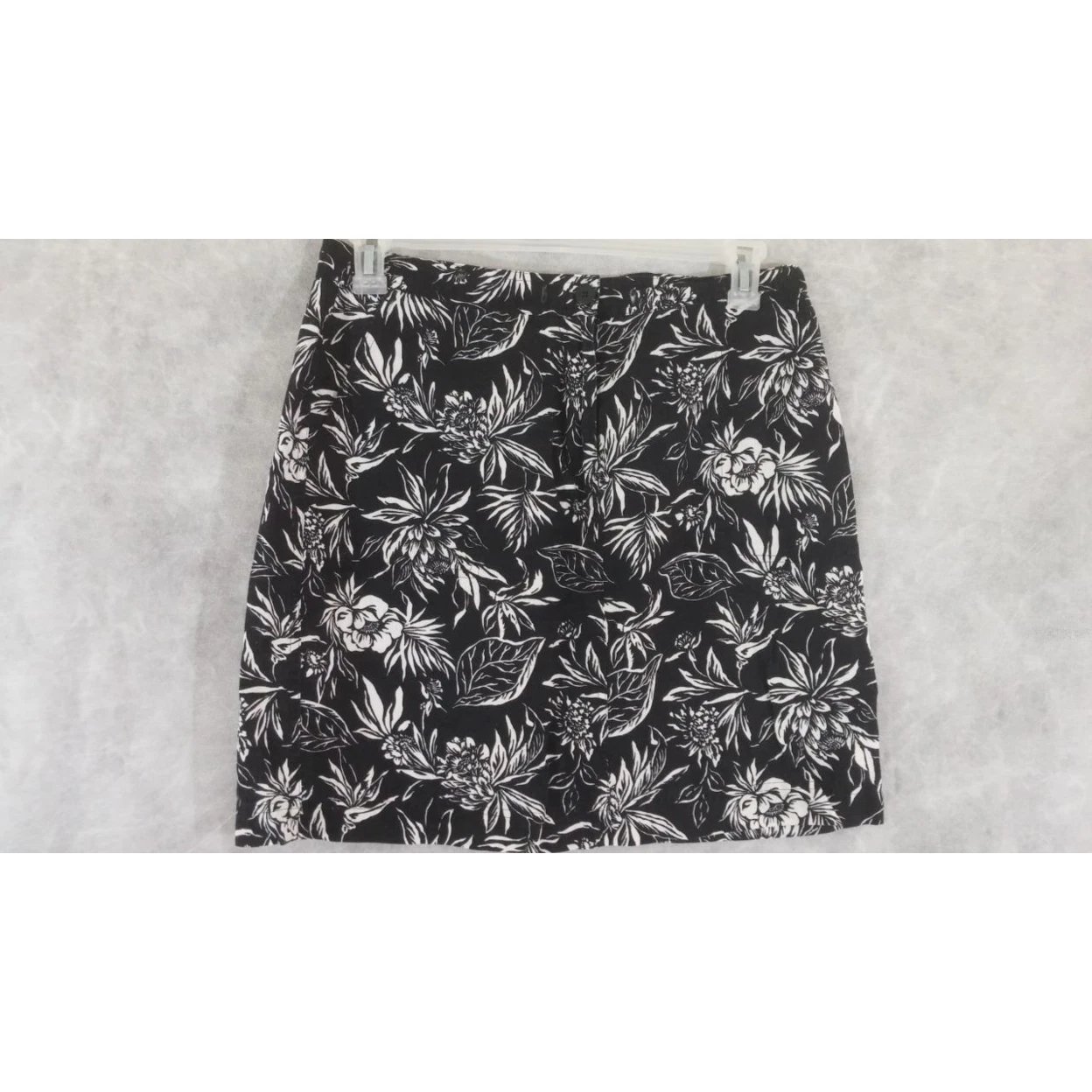 Jones New York Sport skirt womens size 12P petite black white floral