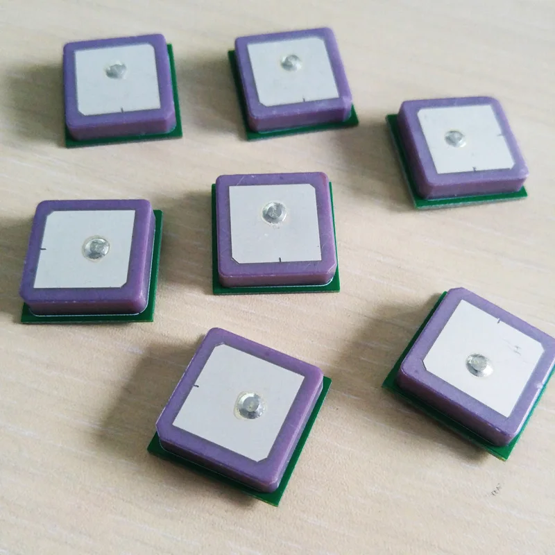 

Small RFID ceramic antenna Ultra high frequency reader external antenna Small antenna circular polarization SMA