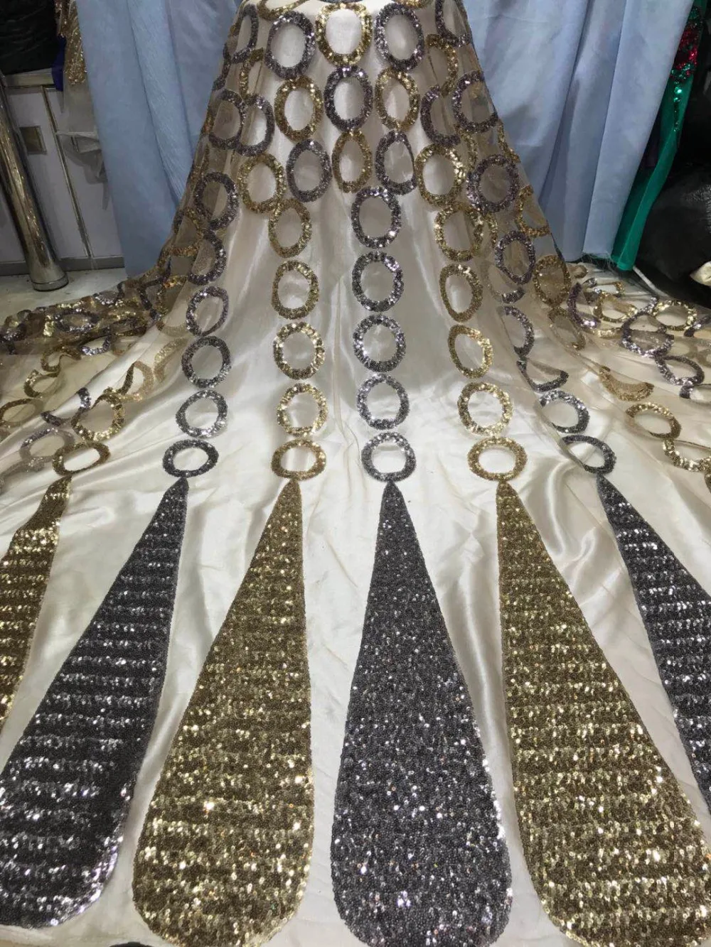 

5yards/pcs high quality African sequins lace fabric lace fabric with sequins for attractive dress SU-J19102