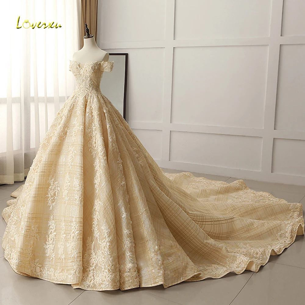 

Loverxu Vestido De Noiva Lace Ball Gown Wedding Dresses 2019 Luxury Boat Neck Appliques Beaded Crystal Royal Train Bridal Gown