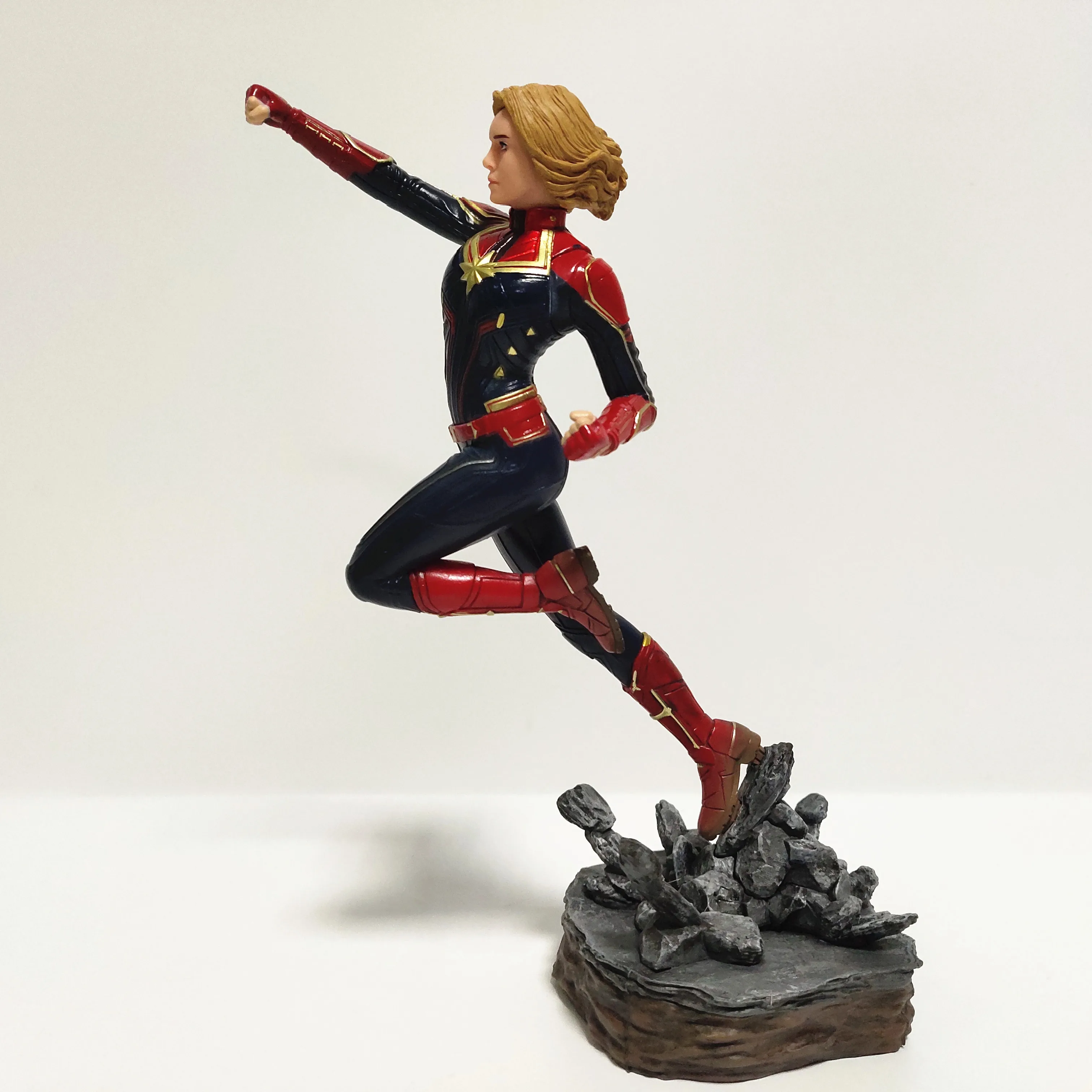 

Avengers: Endgame Captain Marvel Action Figure PVC Model Collectible Toy For Men Gift Figma Doll Anime Avengers Figure PG