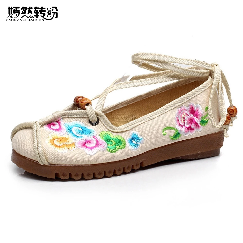 Aliexpress.com : Buy Chinese Women Flats Old Beijing Cloud Embroidery ...