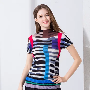

2019 Summer New Shirt Women's Section Slim Half-high Collar Printing T-shirt Female Hot Elastic Fold Perspective ISSEY MIYAKE