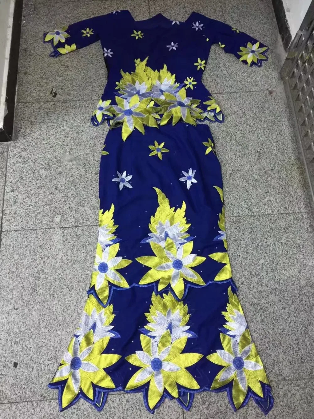 Тепло продает 3 ярдов крупные цветы + 2 метров в королевский синий швейцарский