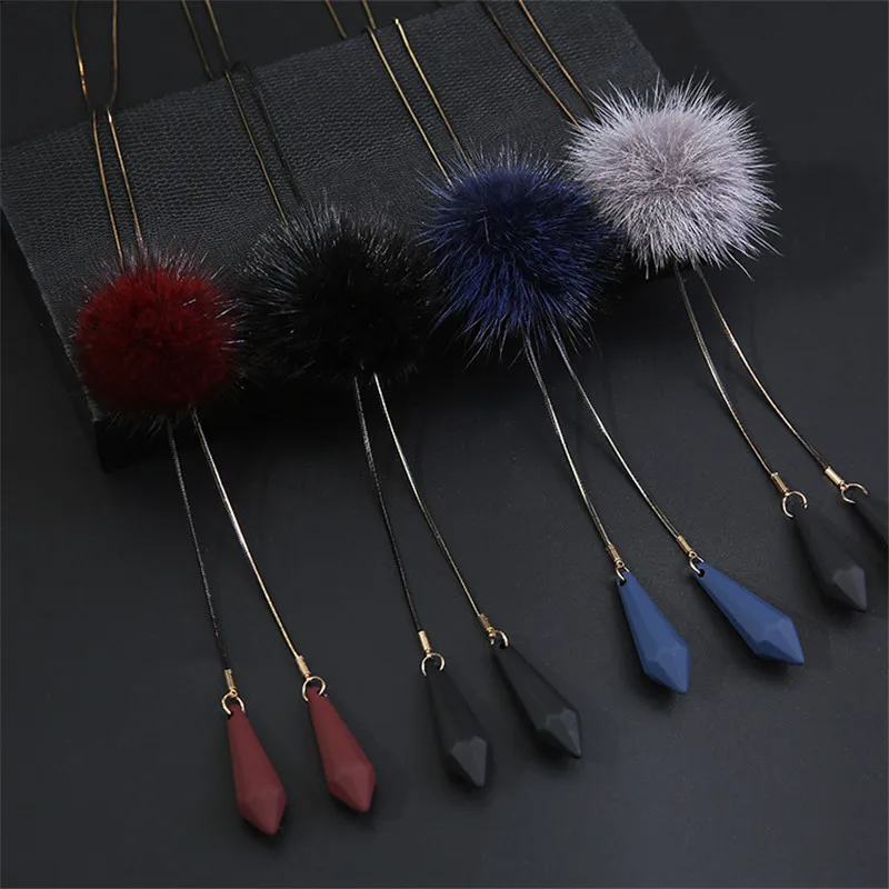 

New Fashion Red Gray Blue Black Pom Pom Necklace Women Statement Mink Fur Ball Long Wood Pendant Necklace Sweater Chain