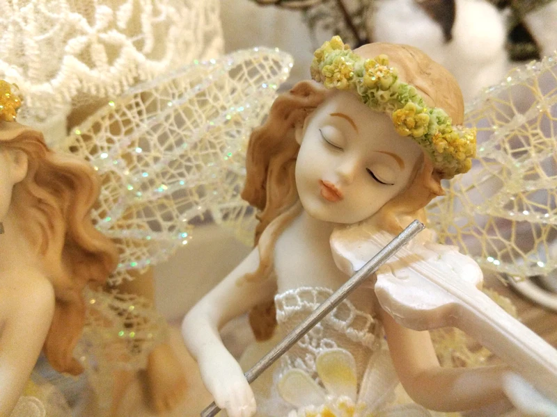 Скульптура Ангела из смолы красивая девушка любовь музыка играть вилион цветок фея Гарден статуэтки свадебный подарок украшение дома