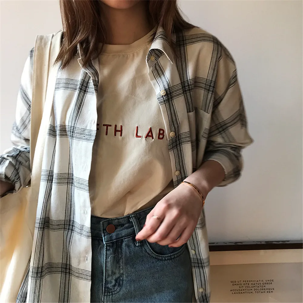 Big Loose women plaid blouses shirts 2018 Women Office Air Conditioner Blouse Shirt Female Outerwear Casual Pocket Shirts (29)